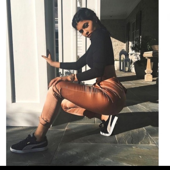 BLACK MOCK NECK CROP TOP LONG SLEEVE - Picture 3 of 5